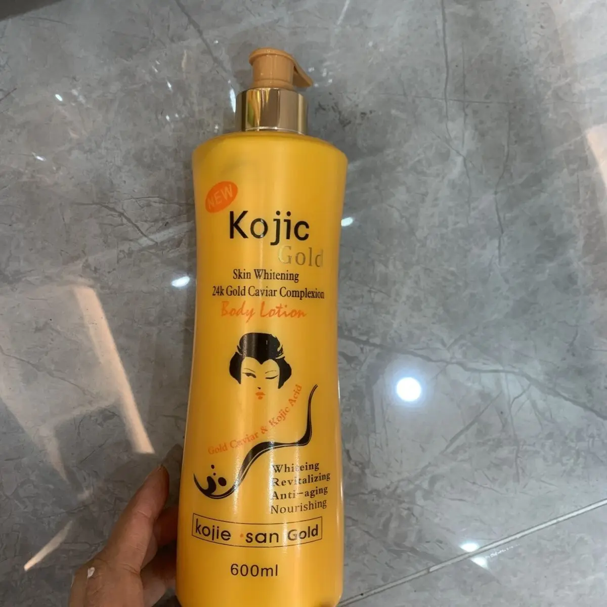 

SanbodyLightening Lotionserum Brightening and Whitening Body lotion 600ml