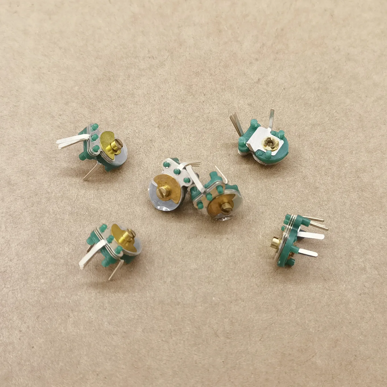 

Original new 100% thin film tunable capacitor variable capacitor 27PF thin film dielectric tunable capacitor (Inductor)