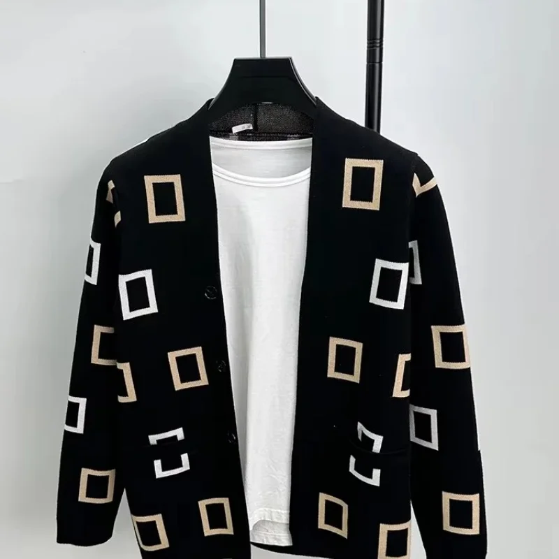 Luxusmarke für Herren: Exquisiter Jacquard-Pullover, Neuer Einfarbiger Revers-Strickpullover mit Langen Ärmeln und O-Ausschnitt, Trendige Exquisite Herrenbekleidung – Detail 5