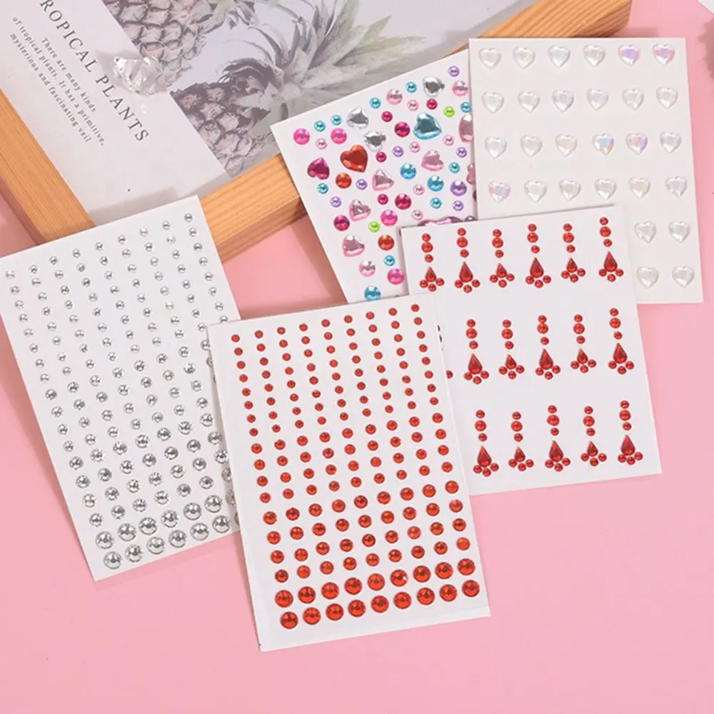 Adesivi per gioielli per il viso 3D alla moda Adesivi colorati con strass misti Occhi Ombra Cuore di cristallo Adesivi per tatuaggi usa e getta Donne