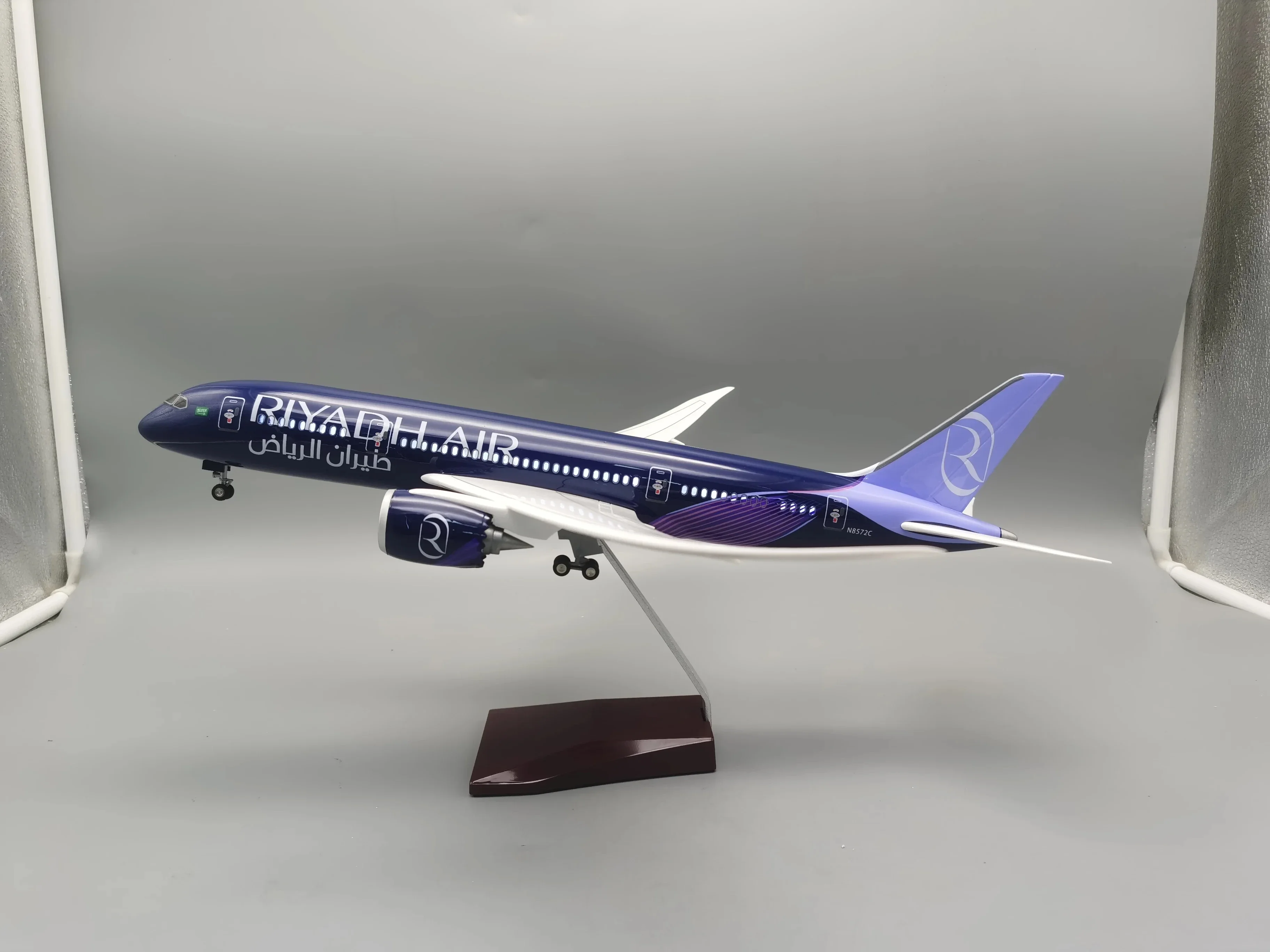 2024 New 43CM Plane B787 Riyadh Air Airline Airplane Resin Aircraft with Lights with LED Light for Collection or Gift