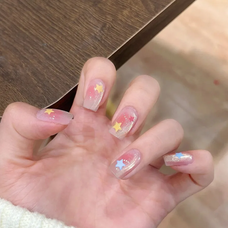 24 buah Almond Tekan pada kuku Y2K bintang desain berlian untuk Keren Gadis warna Nude kuku palsu untuk wanita penutup penuh ujung kuku palsu