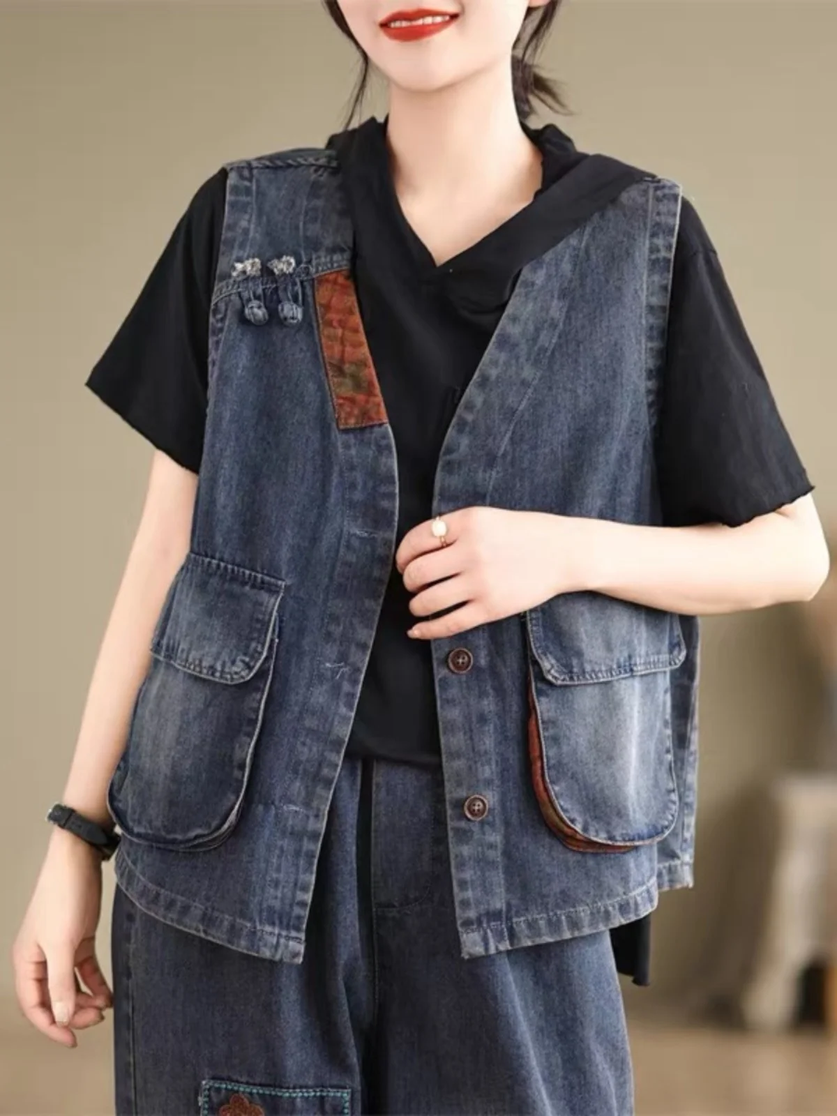 

High-End Women's Retro Faion Denim Vest V-Ne Button Embroidered Casual Top Versatile Sle Regular Length Single Button
