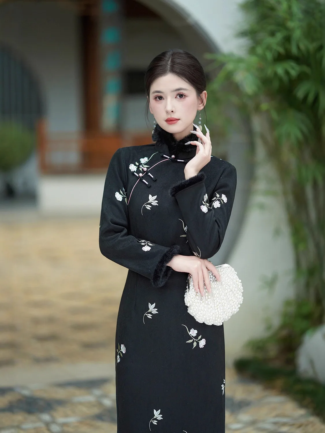 

Черное новое китайское платье Cheongsam с вышивкой, новинка 2025, зимнее улучшенное издание, утолщенное платье Ципао для похудения