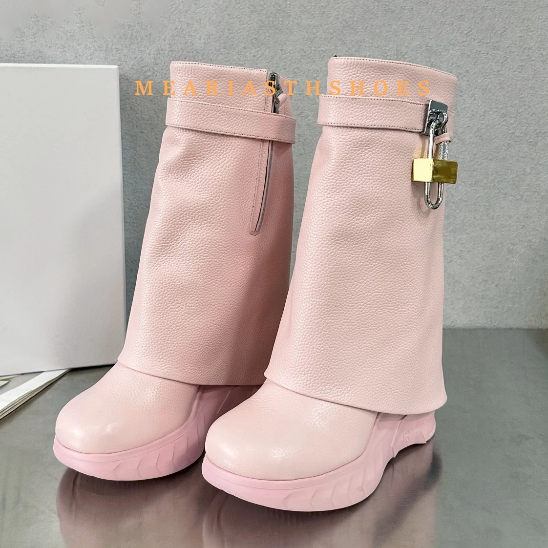 

Thick Bottomed Round Toe Padlocked Small Leg Boots with Metal Decoration and Side Zipper Fashionable Sexy Women's Winter Boots