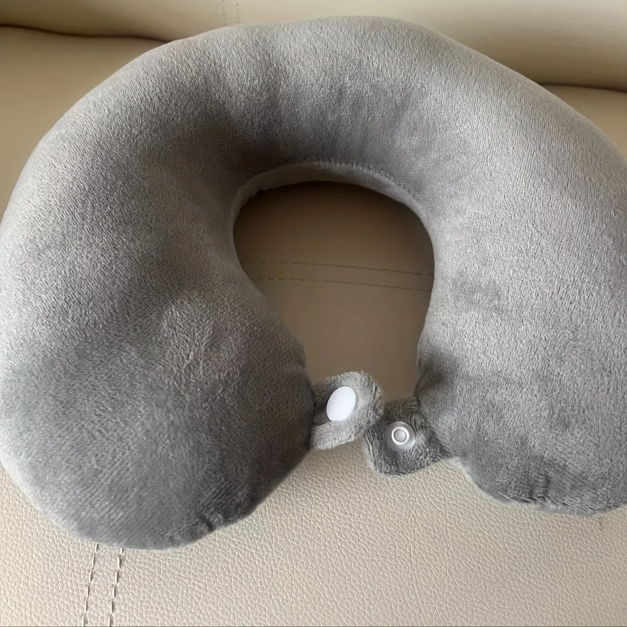 

1Pc Soft & Supportive Neck Pillow For Travel - Hand Washable, Medium-Firm Polyester Fill, Non-Woven Cover