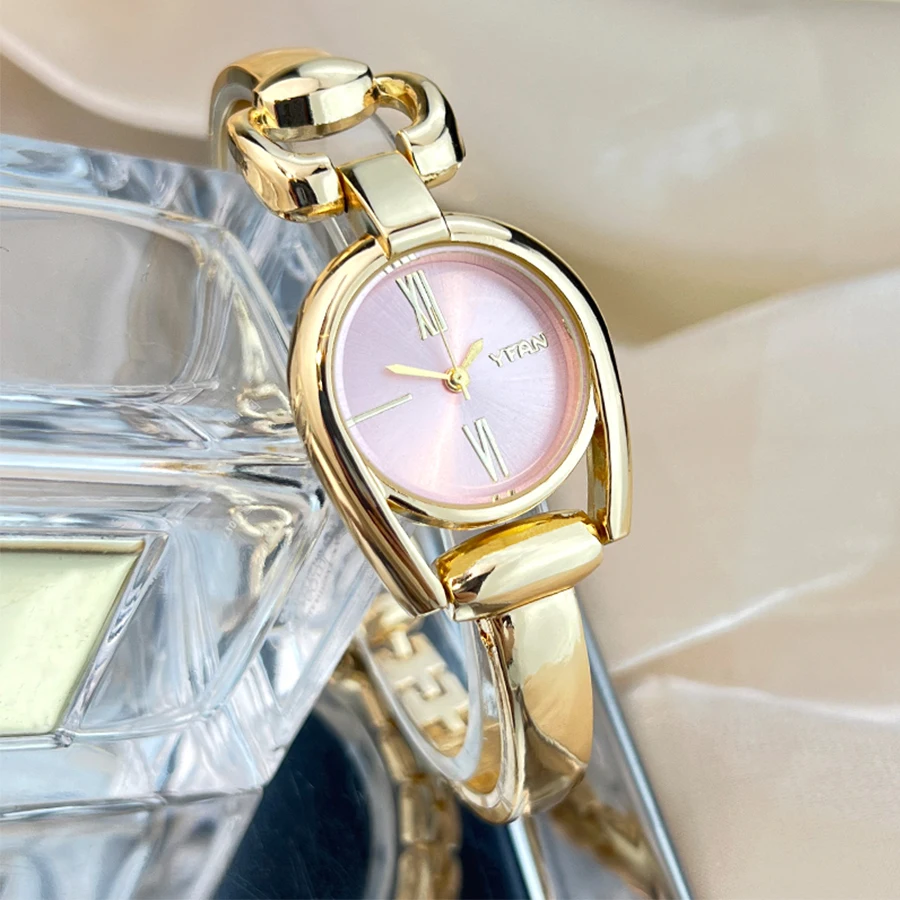 المألوف ريترو زر معصمه سوار كوارتز ساعة للنساء عادية الراقية يشعر نموذج جديد سوار ساعة نسائية