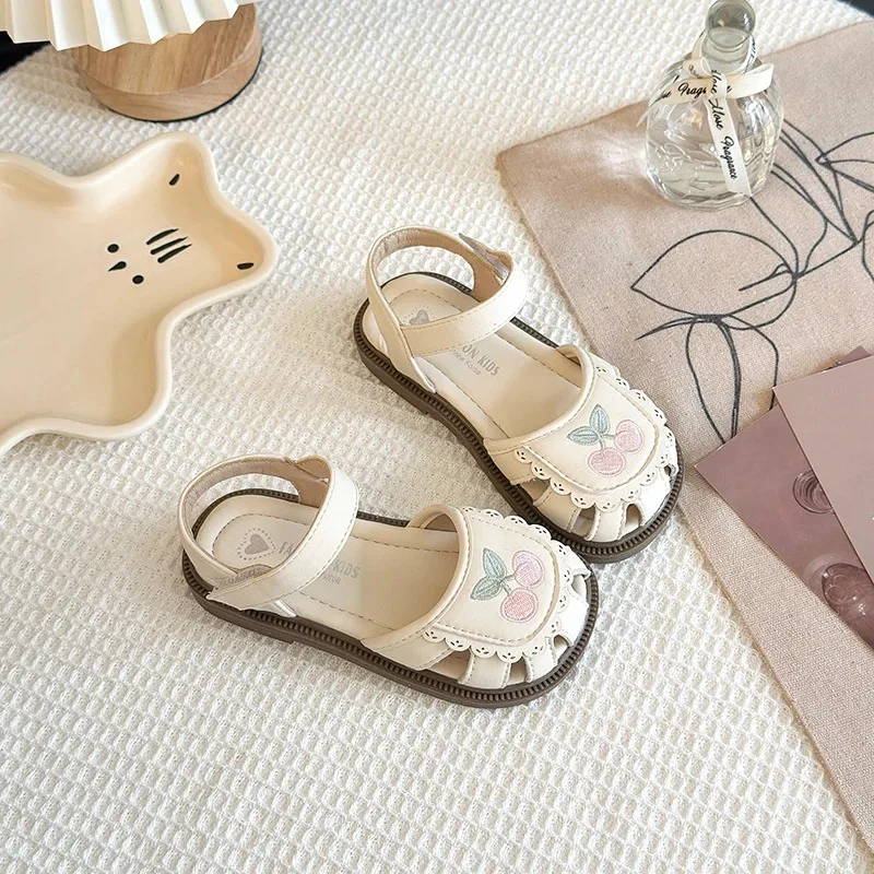 JGSHOWKITO New Girls Embroidered Sandals Summer Hollow-out Children Ruffled Edge Flat Shoes Closed Toe Breathable Kids Sandals