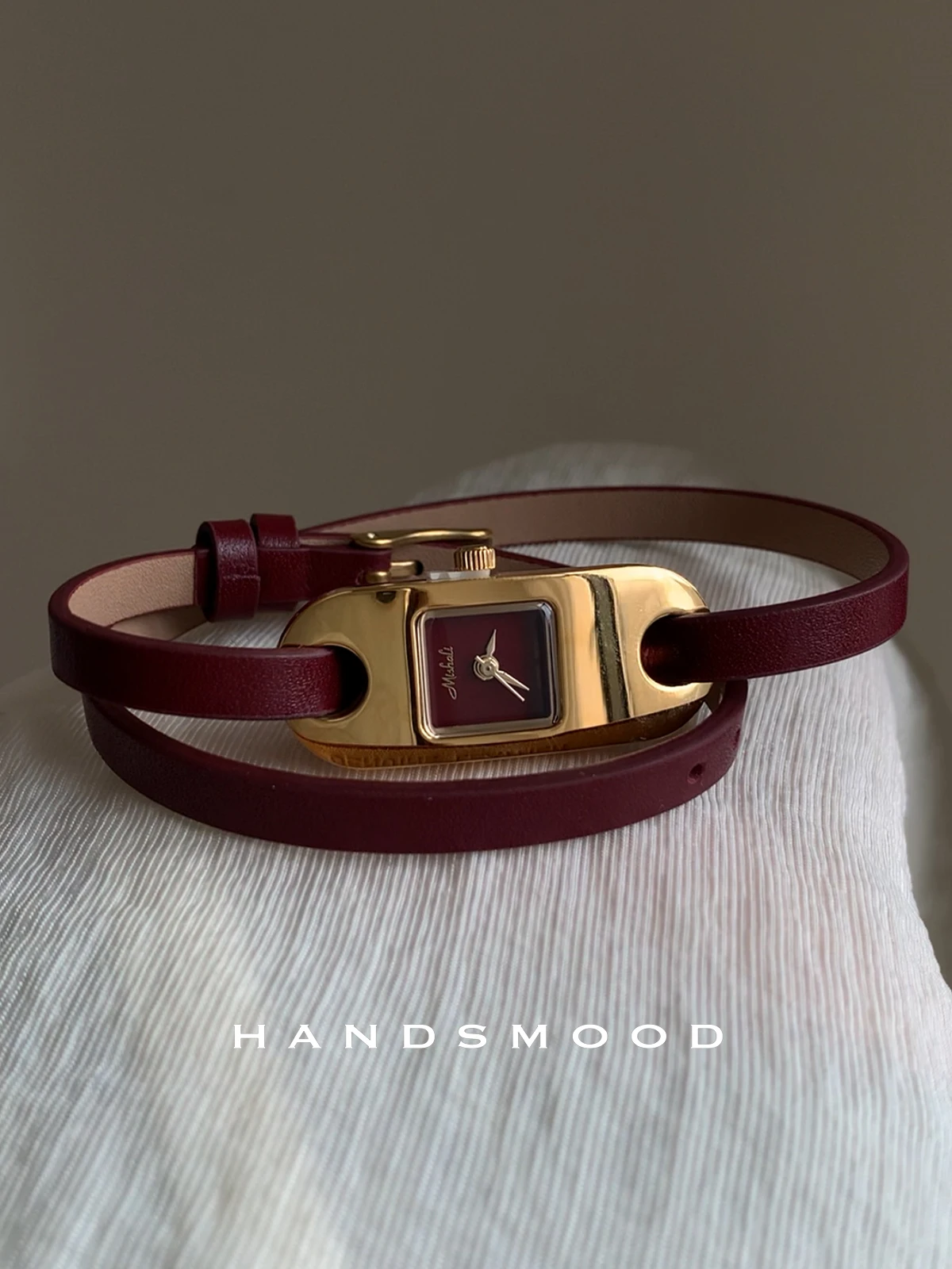 

High-quality luxury watch with long red strap, double-layered, high-end fashion leather quartz watch, a gift for your girlfriend