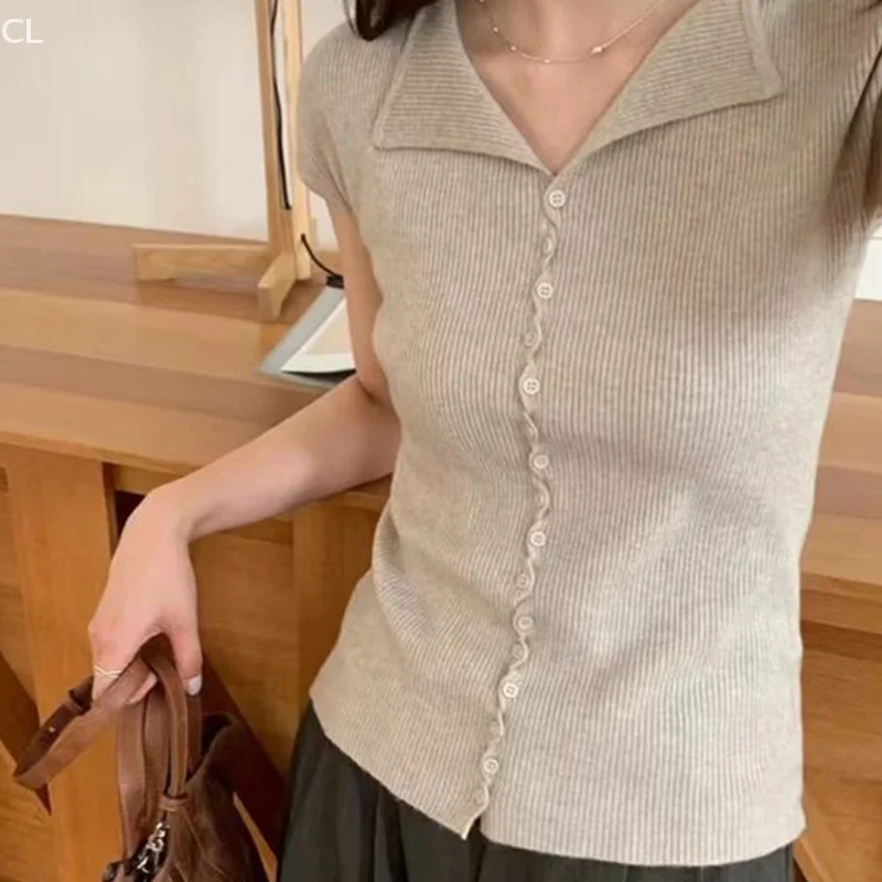 Style japonais coréen loisirs mode couleur unie élastique coupe ajustée décontracté bouton revers tricoté à manches courtes T-Shirt pour les femmes