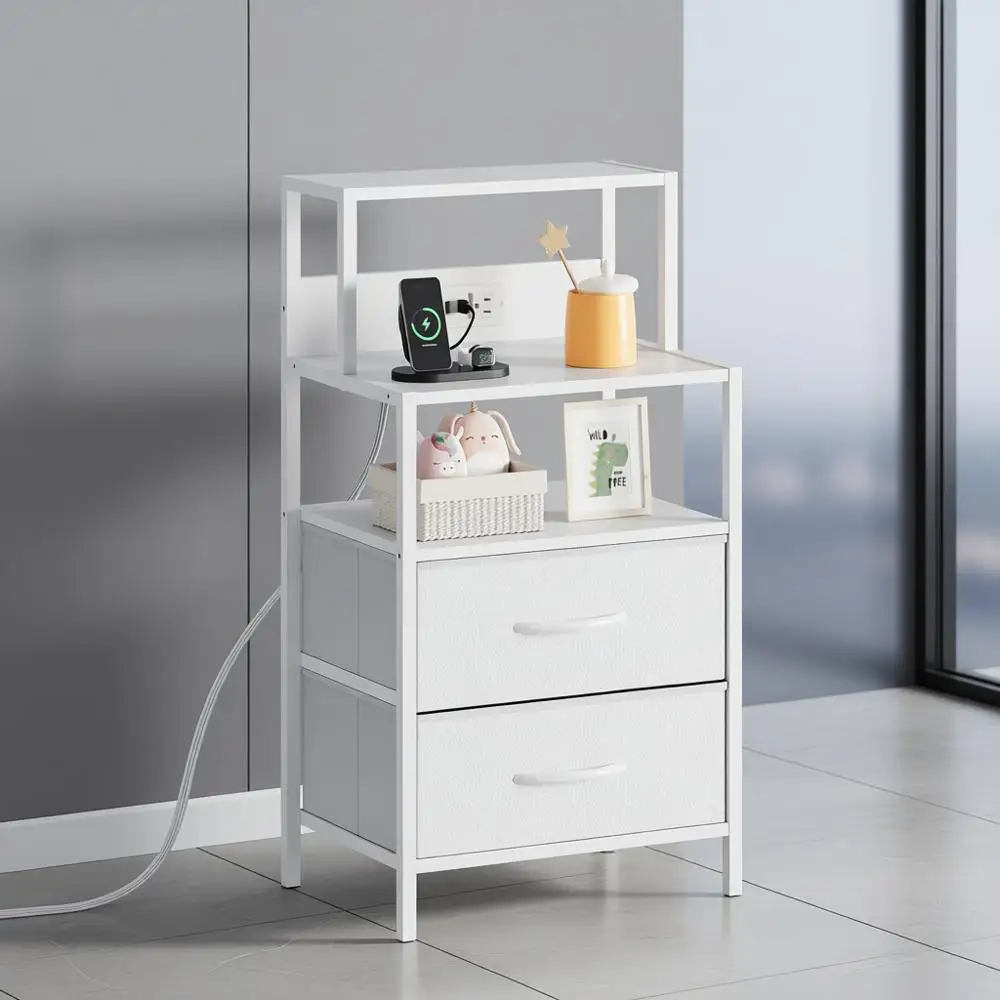 

Высокая белая тумбочка с зарядной станцией, светодиодная прикроватная тумбочка с 3 тканевыми ящиками и открытыми полками для хранения, тумбочка для спальни