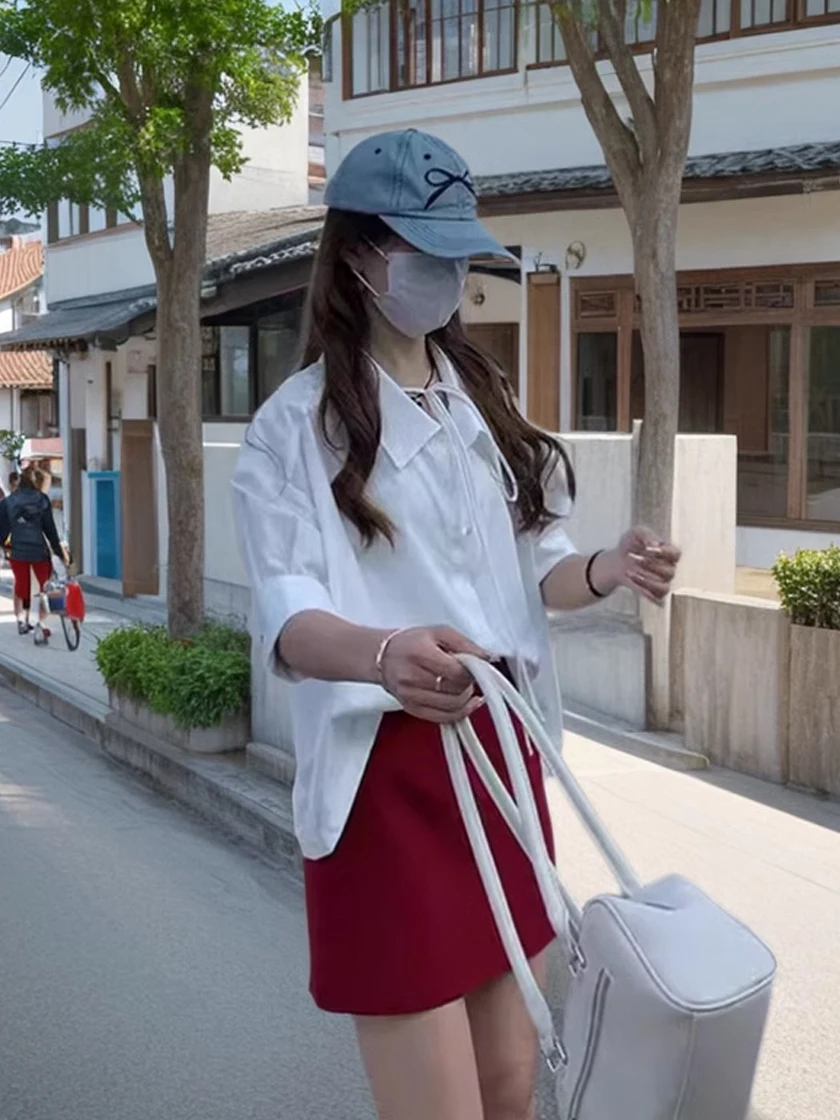 Hoge taille A-lijn rok en witte irt tweedelige set voor dames zomer faion luxe gevoel rode kleur straat sle