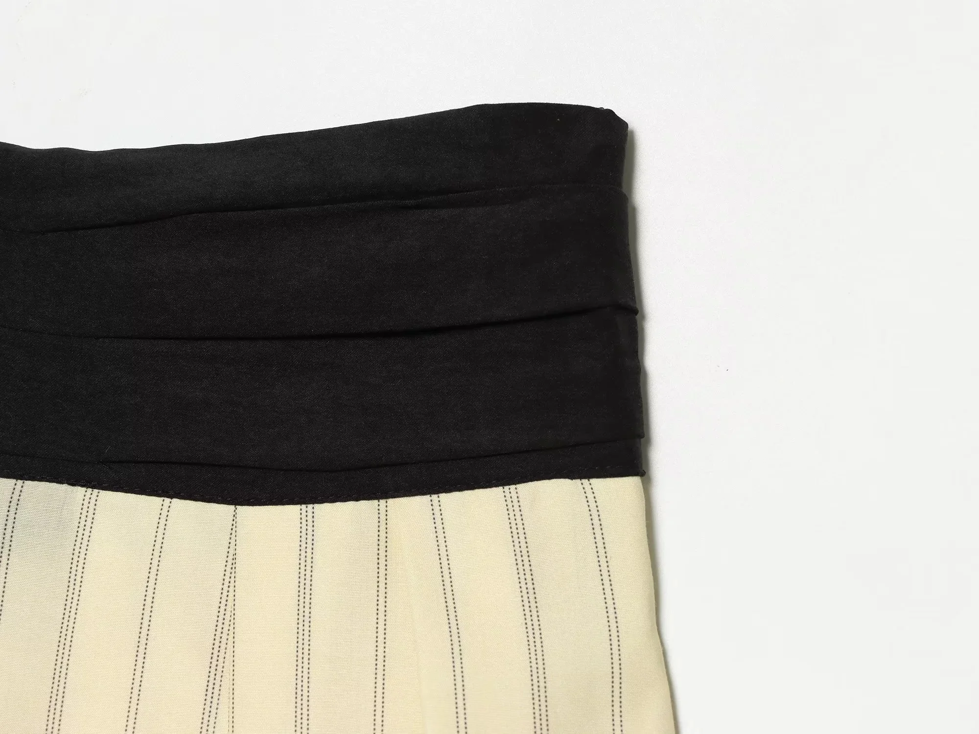 KONDALA Damen Eleganter Freizeitanzug Gestreifter Kontrastfarbener Kurzarm-Oberteil, Lange Hose 2026 Sommer Trendiges Urlaubs-Chic-Set – Detail 18