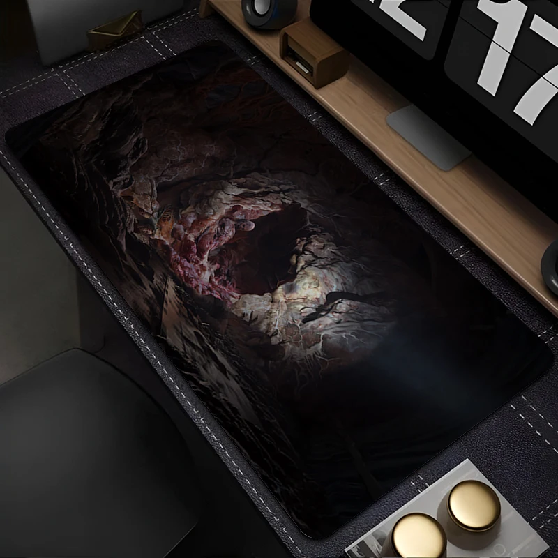 لوحة ماوس أنيمي أبيض وأسود ممتدة لوحة ماوس كمبيوتر محمول The Last Of Us 2 Gamer سطح المكتب ماوس حصيرة ألعاب الكمبيوتر لوحة المفاتيح الإرهابية