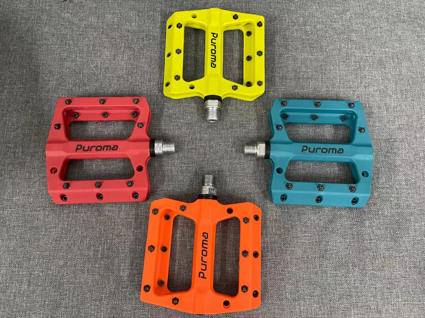 High Performance Nylon Fiber Mountain Bike Pedals with Pearlescent Surface and Smooth Bearings