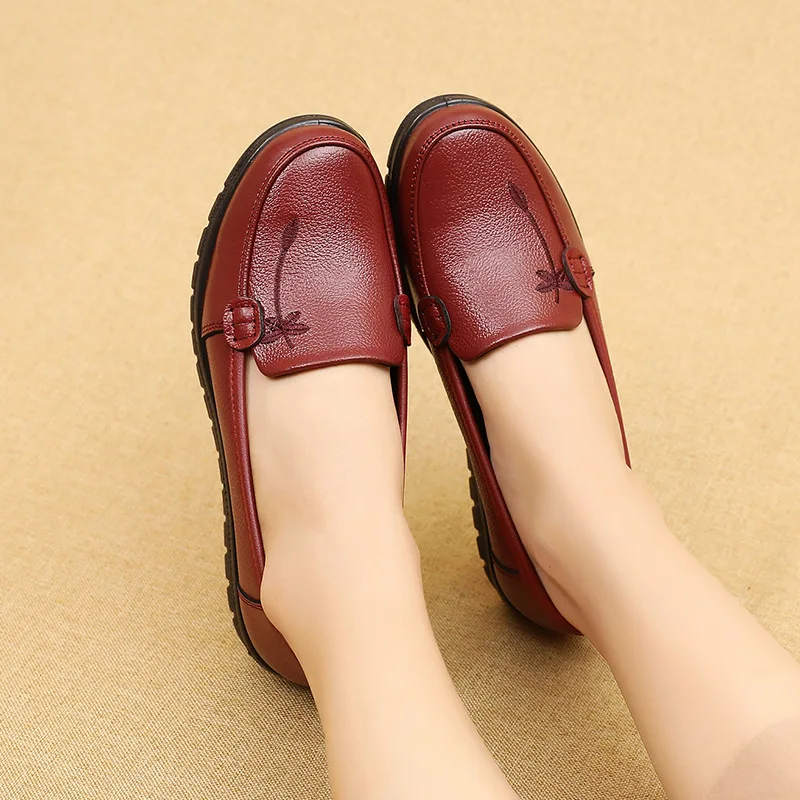 spring autumn new frenulum mother shoes fashion casual leather large size women's shoes Soft bottom comfortable flats