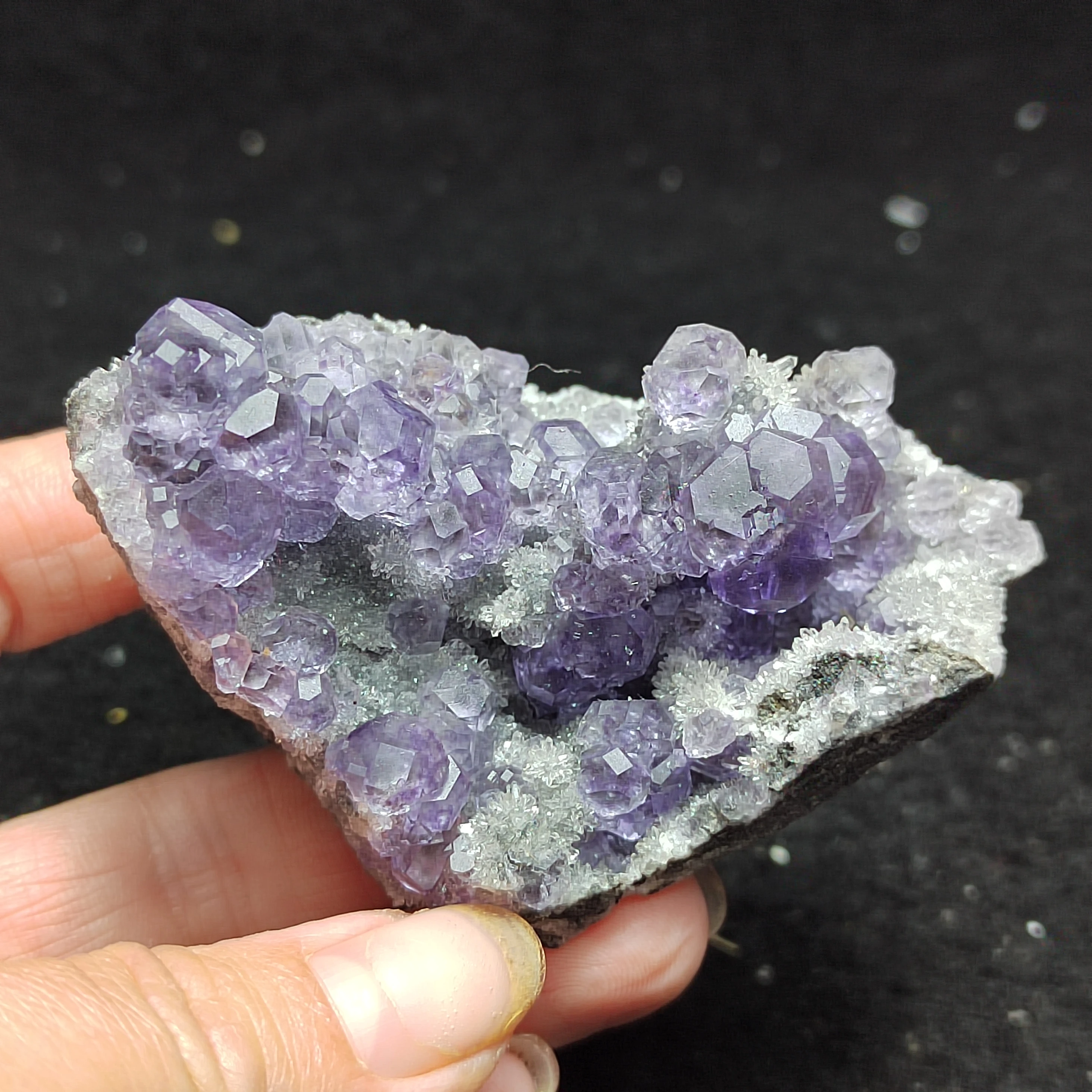 110.8gNatural rare polyhedral violet Fluorite Crystal mineral specimen, healing aura energy, home decoration