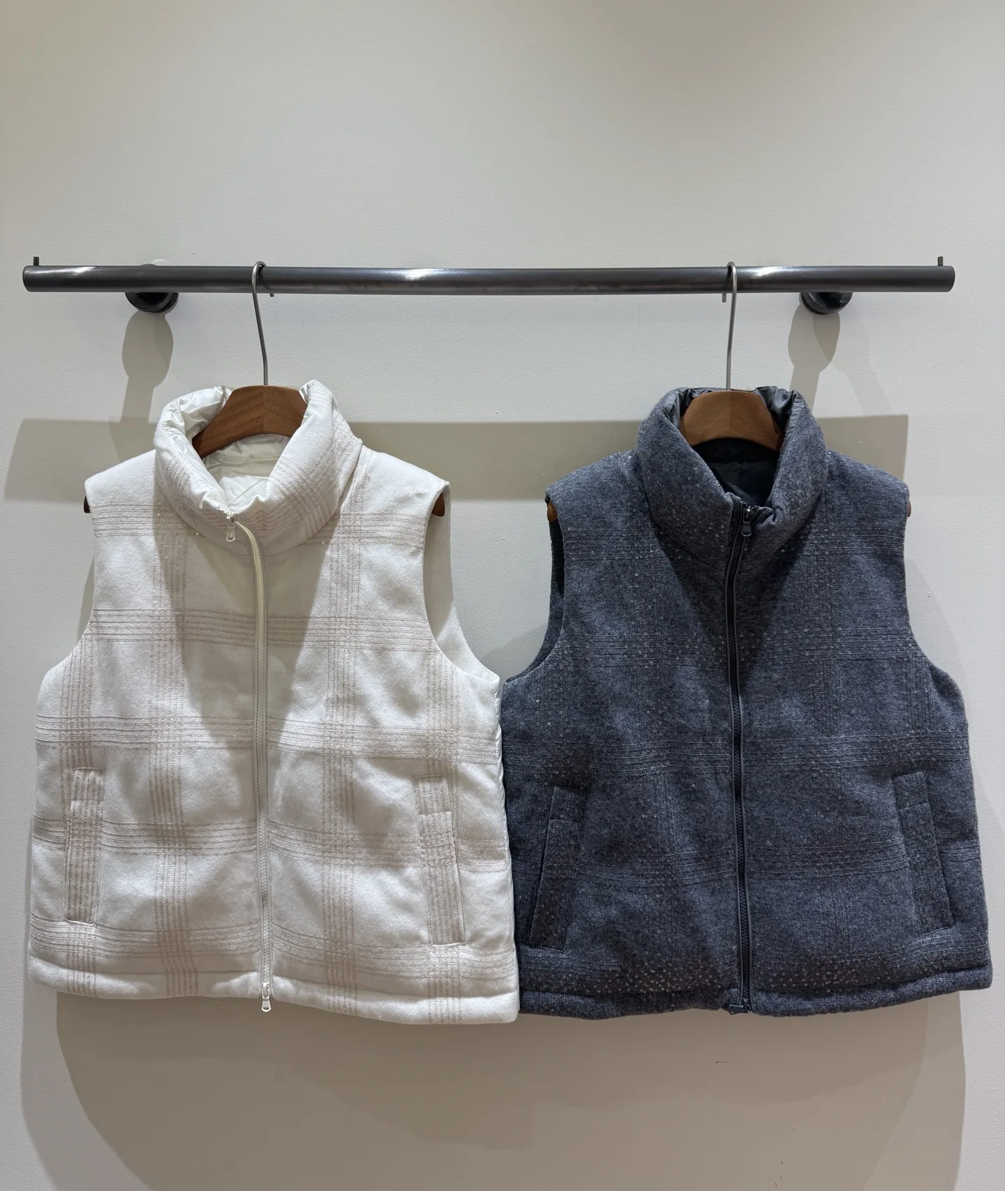 New High-Quality Stylish Women's Sequin Goose Down Vest (Autumn/Winter 2026) Sizes: S, M, L | Colors: Dark Gray, White
