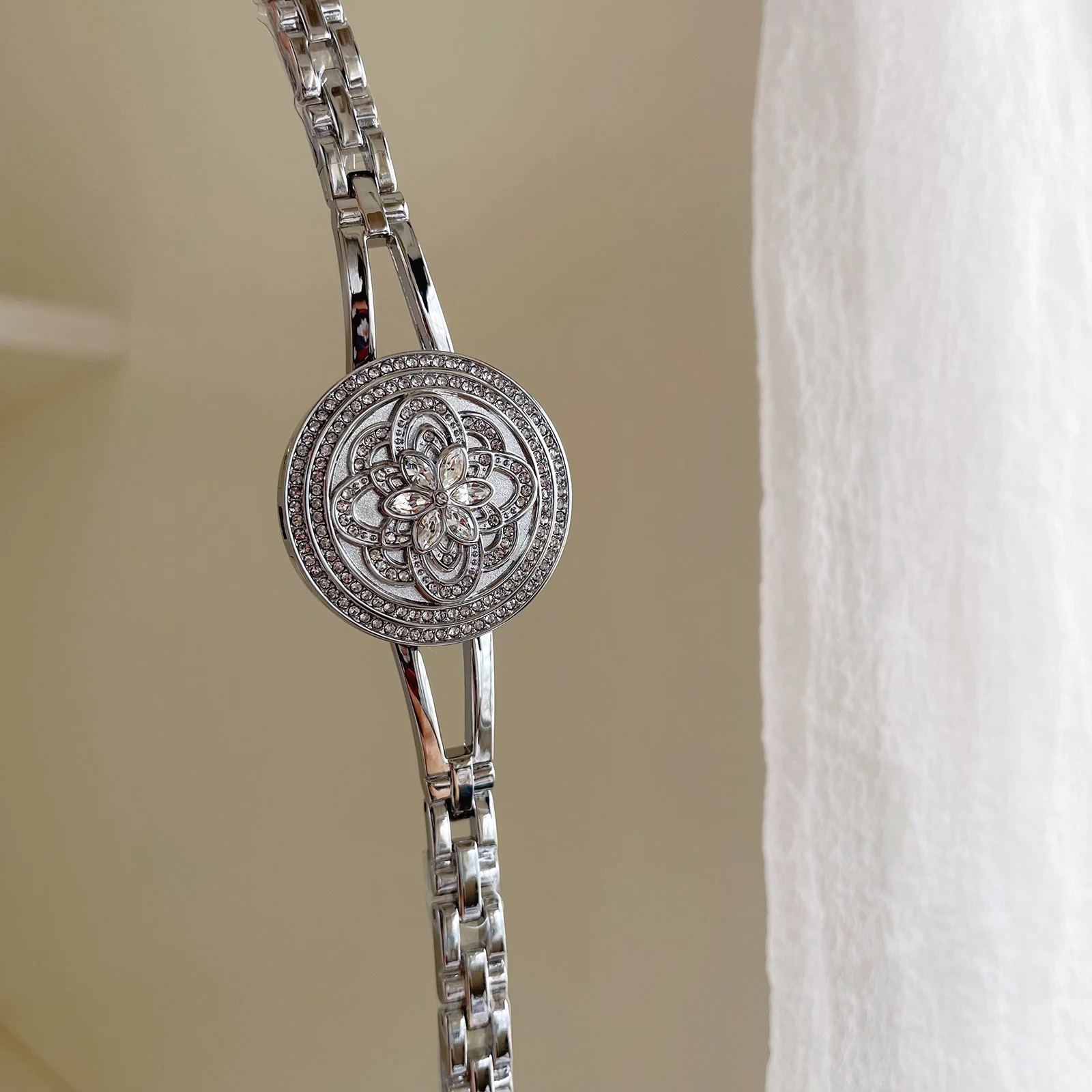 2026 New Flip Cover Design High-End Watch High-Quality Quartz Women's Silver Women's Watch Stainless Steel Watch Gift for Women