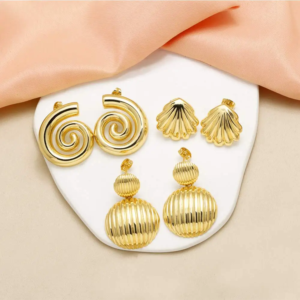 FLOLA Gold Plated Conch Earrings For Women Polished Shell Ear Studs Simple Jewelry Gifts ersa092