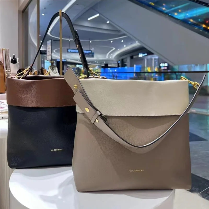 

2026 Light Luxury Contrast Medium Tote Bag Flip Design Adjustable Shoulder Straps Single Shoulder Woven Bag