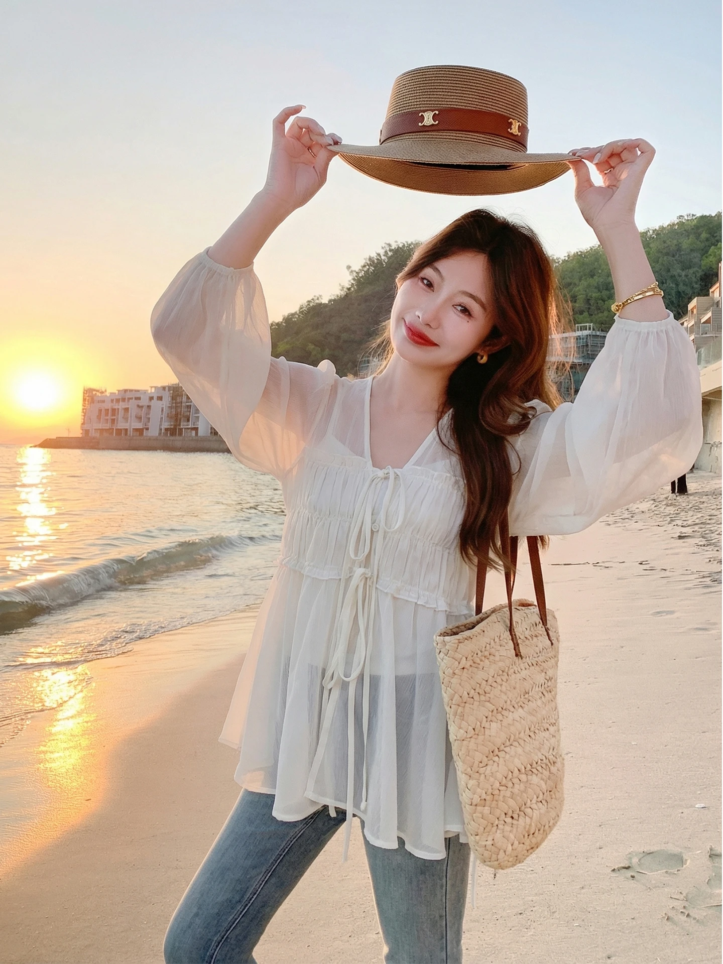 

Zeng Xiao Salted Soft Korean Style Chiffon Shirt Women's Spring New Long Sleeve V-Neck Blouse Folded Gown Lantern Sleeve