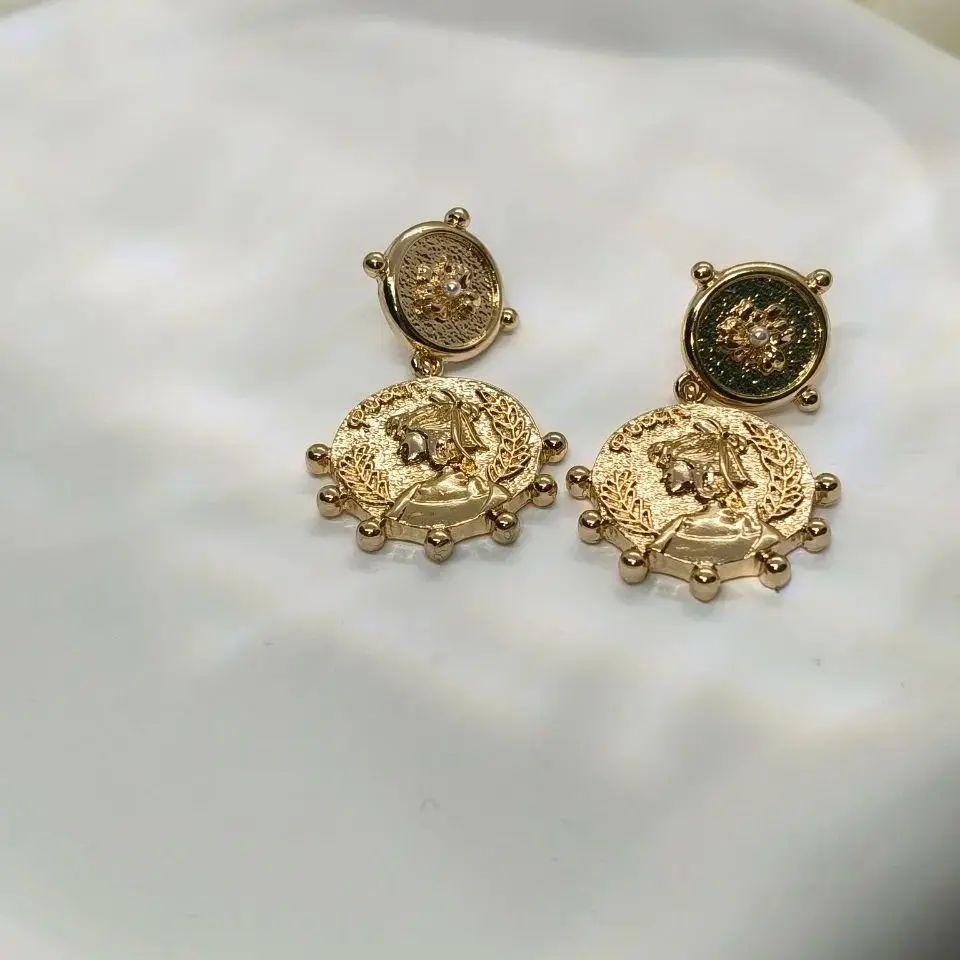 

9K Gold Ancient Roman Coin Ear Drop Double-side Engraved Queen Head Portrait Pendant Dangling Stud Earring Vintage Italy Jewelry