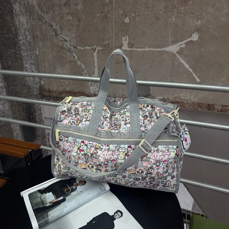 sac-de-voyage-leger-et-portable-pour-les-courts-sejours-grande-capacite-en-nylon-motif-dessin-anime-style-feminin-leis