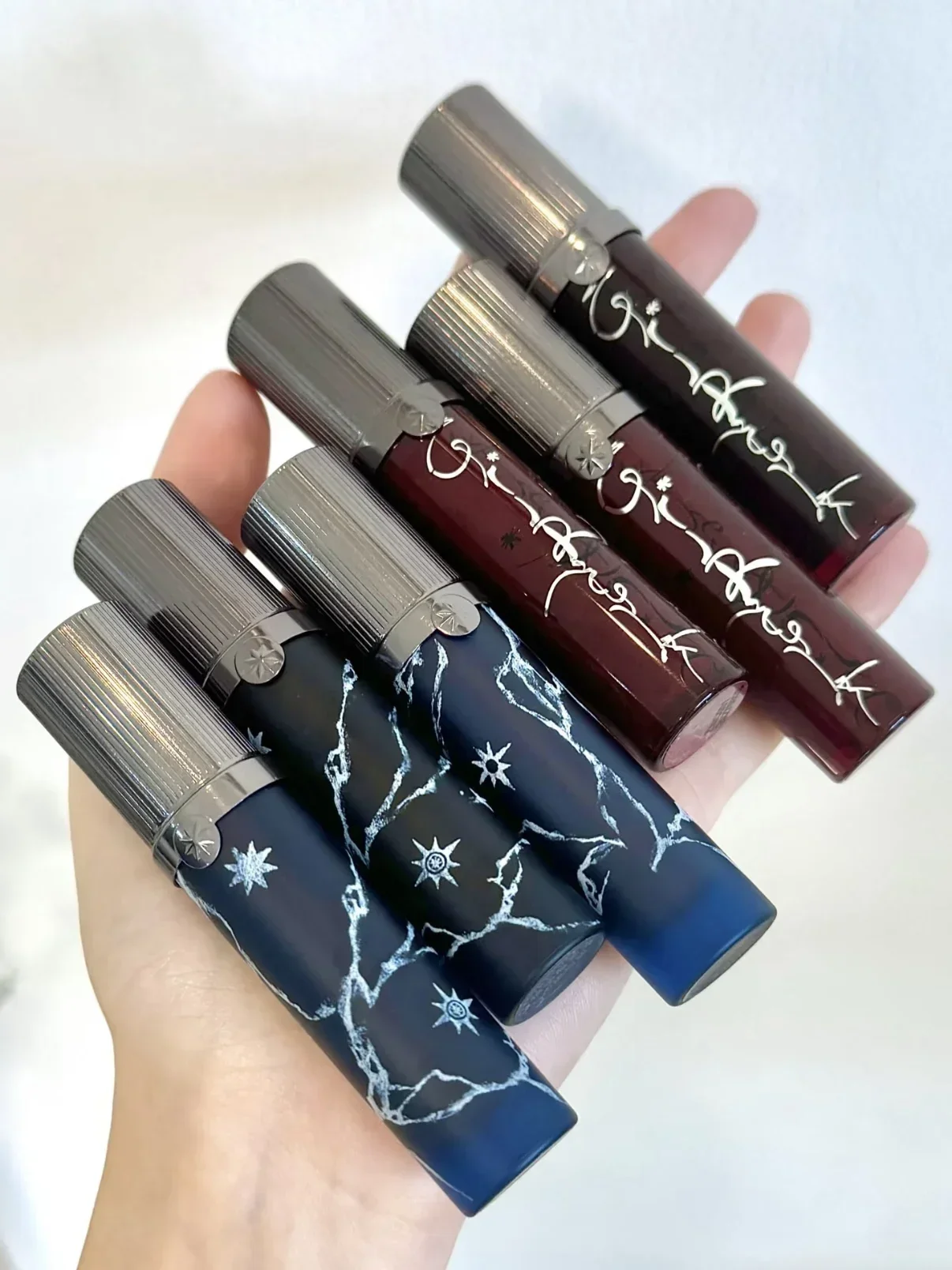 Girlcult Miao Witch Series Blauer rauchiger dunkelroter Lippenstift, matt, schimmernd, Chamäleon, funkelnder Spiegel, Lippenschlamm, Tablett, Halloween, lustiges Make-up