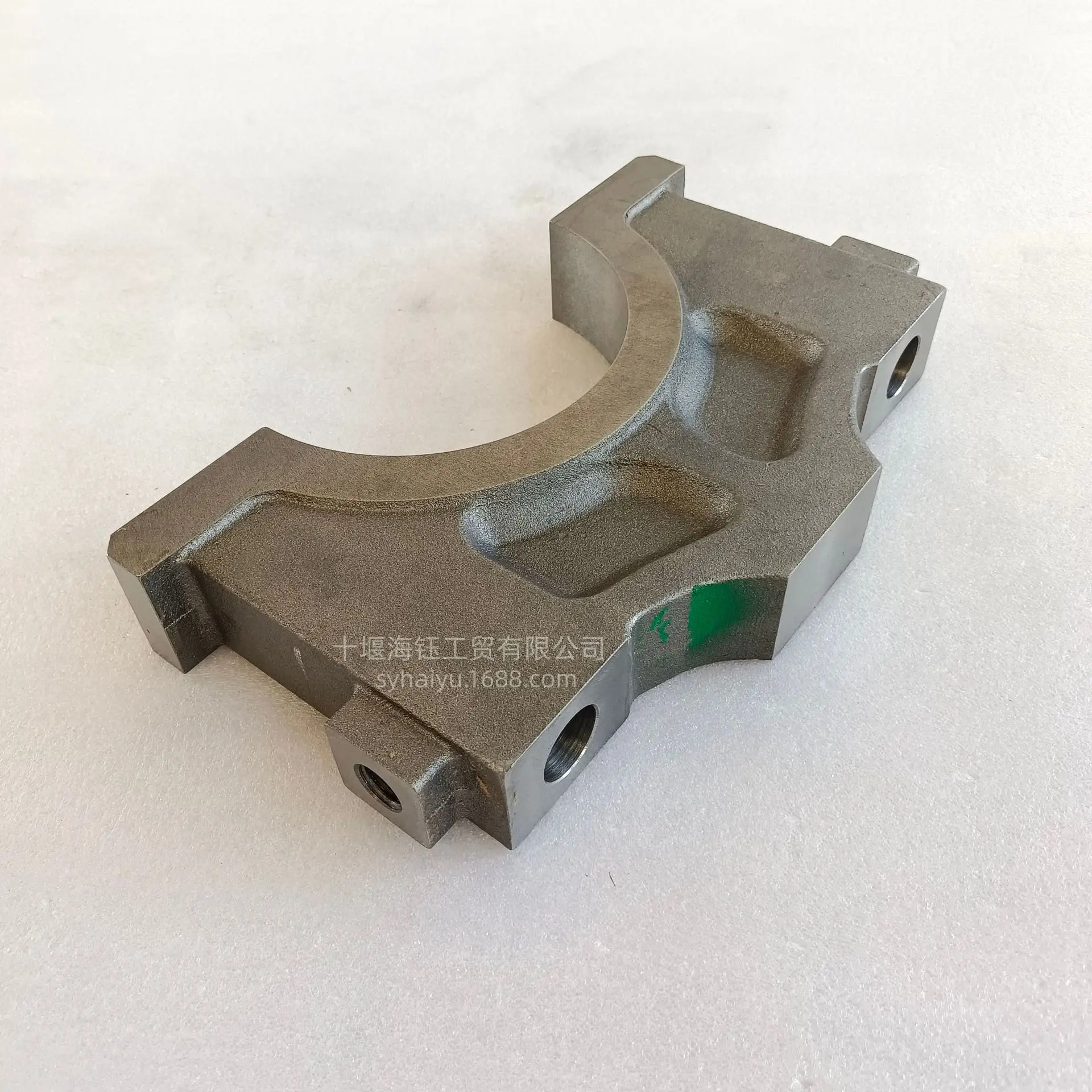 

Крышка коренной втулки двигателя Cummins CCEC KTA38, номер детали 206588