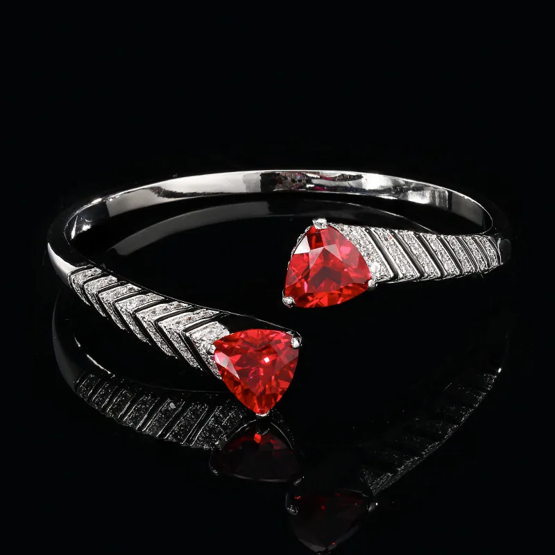 

Jewelry with copper base, gold-plated, colored gemstone corundum, triangular elegant bracelet for women 12*12