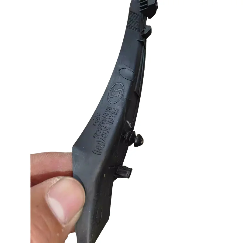 13424425 13424425 مناسبة لسيارة شيفروليه الرائدة الجديدة ممسحة كروز لوحة توجيه شريط لاصق جانبي مانع تسرب الزجاج الأمامي والعتاد الأمامي