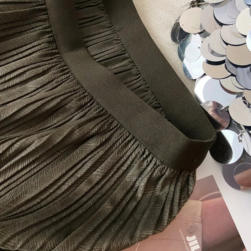 กระโปรงพลีทกำมะหยี่สำหรับฤดูใบไม้ร่วงและฤดูหนาว กระโปรงยาวปานกลางสำหรับผู้หญิง ใส่ทำงาน ใส่ไปงานปาร์ตี้ สไตล์ลำลอง เอวยางยืดสูง สีพื้น