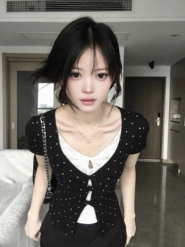 

Korean Style Short Sleeve Polka Dot T-Shirt Women's Summer Casual Wear Lace Shoulder Splice Slim Fit Design Top Ins Fashion