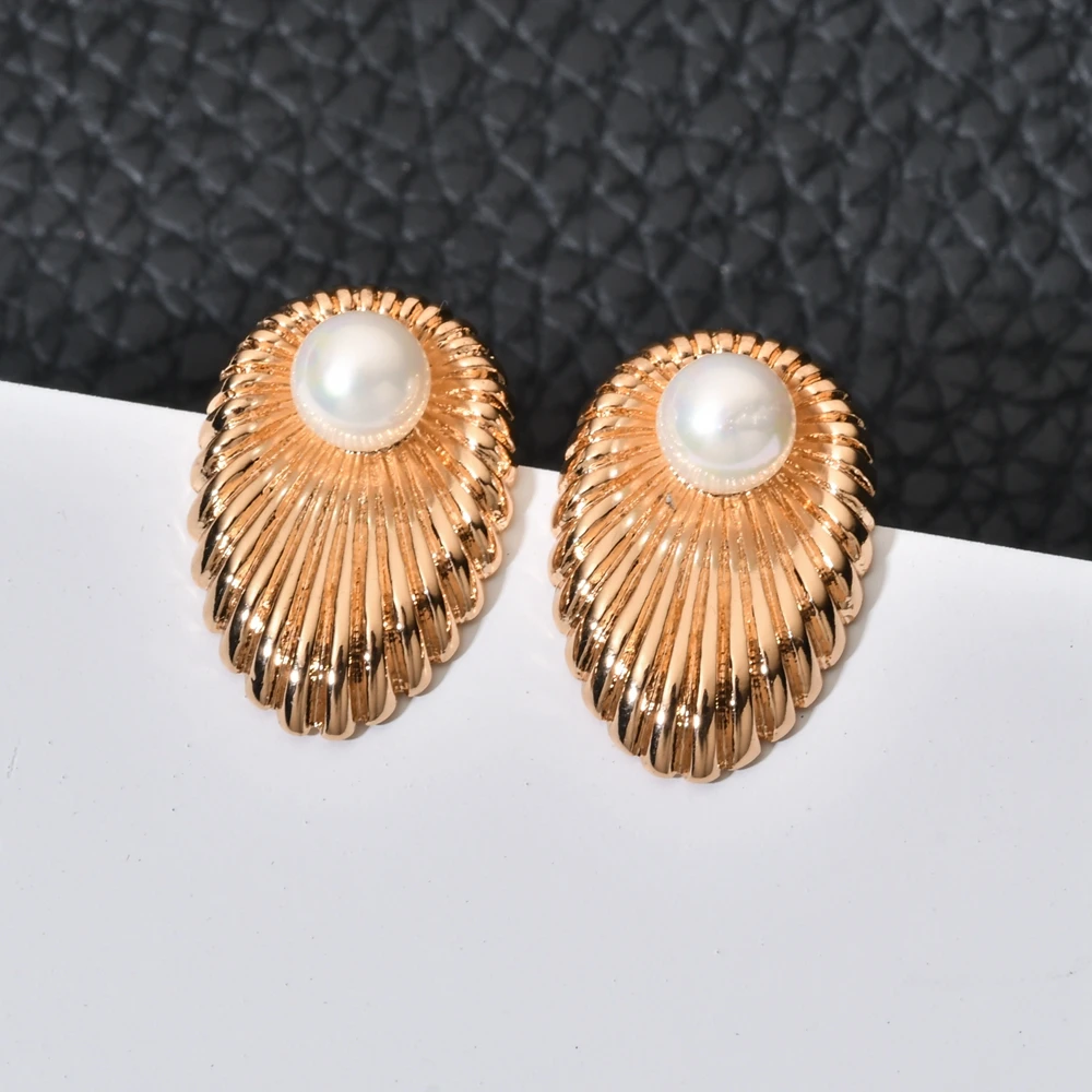 European and American fashion temperament, simple gold pearl earrings, sweet and romantic wedding party earrings for girls/women