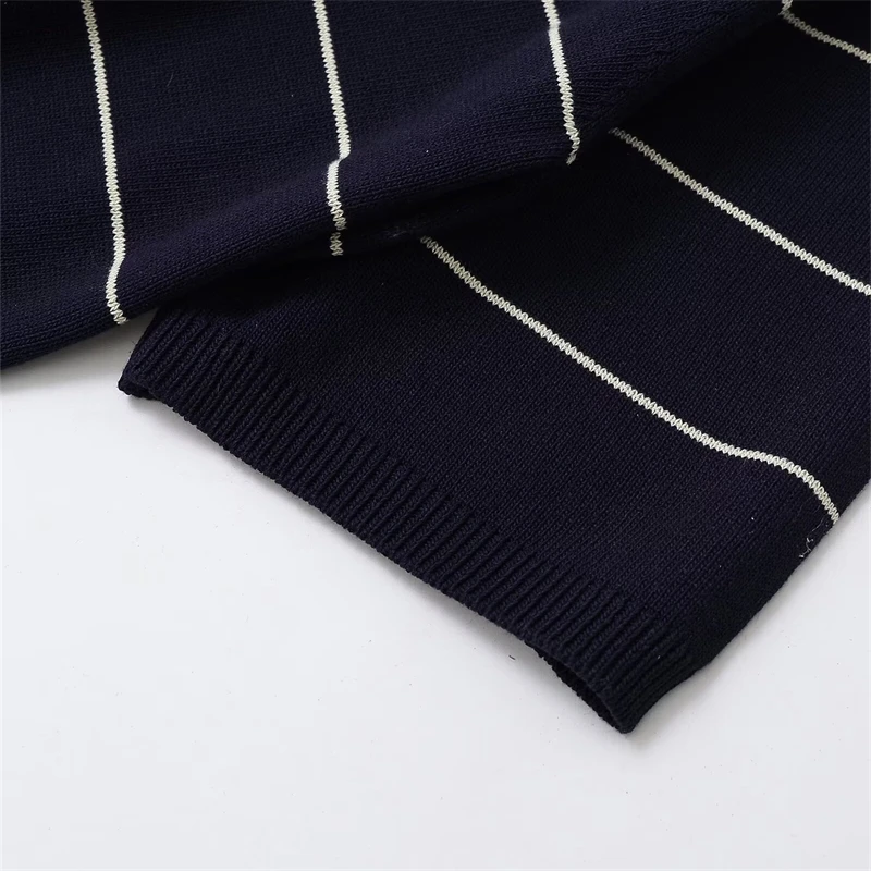 KEYANKETIAN letnie nowe damskie poziome paski z krótkim rękawem top z dzianiny styl rekreacyjny jednorzędowy cienki krótki top z dzianiny