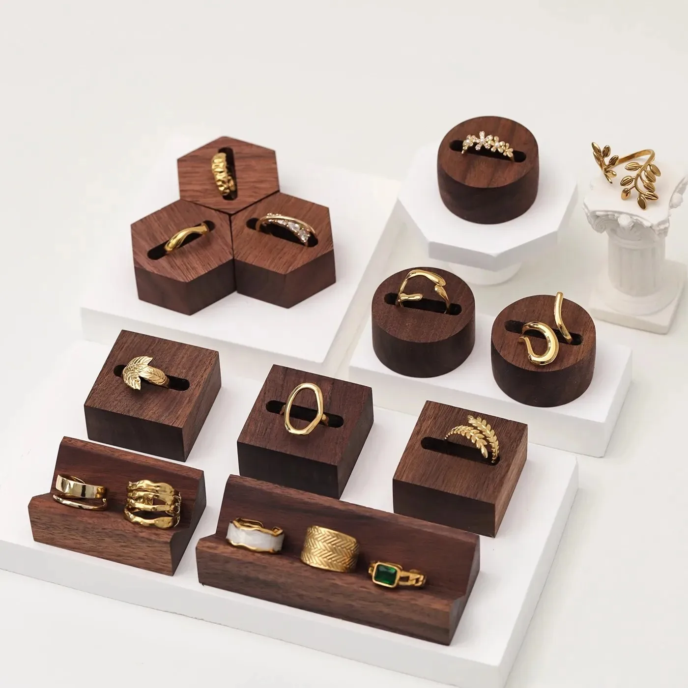 

Подставка для колец из орехового дерева, декоративный поднос из массива дерева для ювелирных изделий, украшение для витрины ювелирного магазина, реквизит для фотосъемки ювелирных изделий