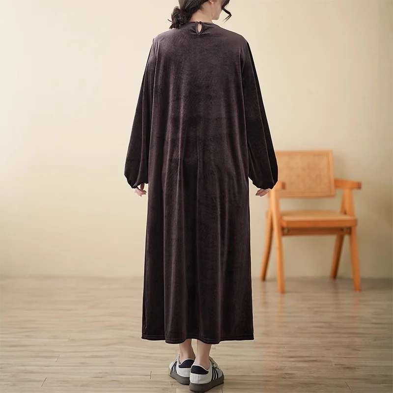 فستان خريف وشتاء 2025 فضفاض كبير الحجم ملابس الأم الكورية المخملية الدافئة فستان بأكمام طويلة للنساء w876