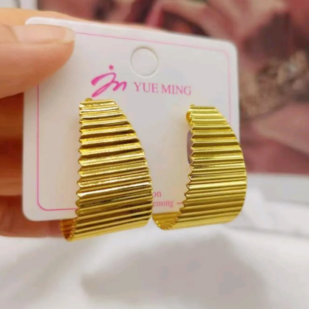 

Hip Hop Metal Earrings Girl Exaggerated Punk Stud Earrings for Women Fashion Jewelry Minimalist Gold Color Jewellery Accessories