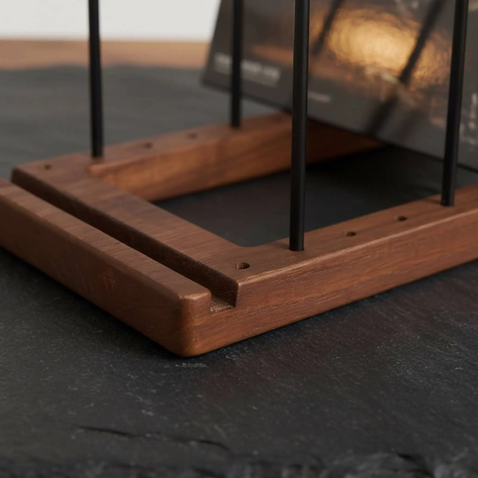 Metal and Wood Album Rack Decorative Display Vinyl Album Rack Tabletop Vinyl Holder Wooden Space Saving for Cafe, Music Room