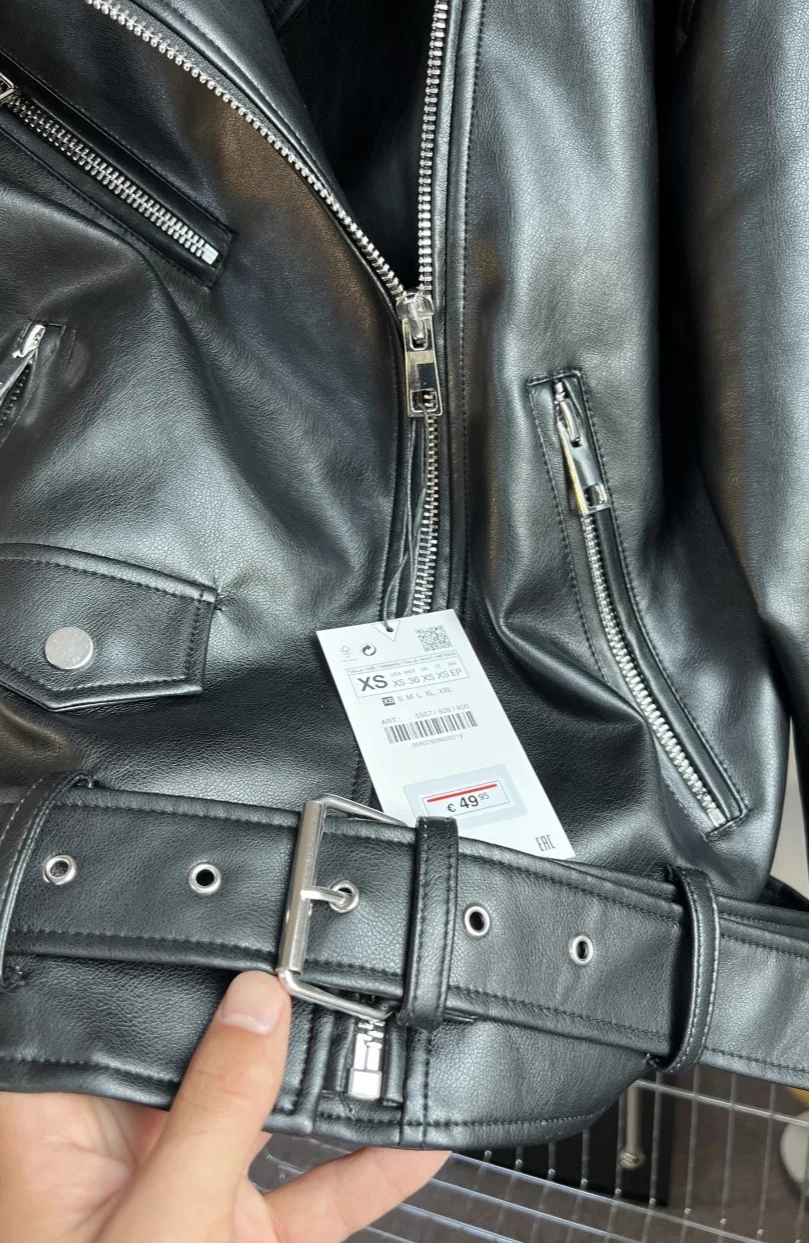 เสื้อแจ็คเก็ตมอเตอร์ไซค์หนังเทียมผู้หญิงทรงหลวม แต่งกระดุมไหล่ ซิปเฉียง แนวลำลอง สไตล์สบายๆ