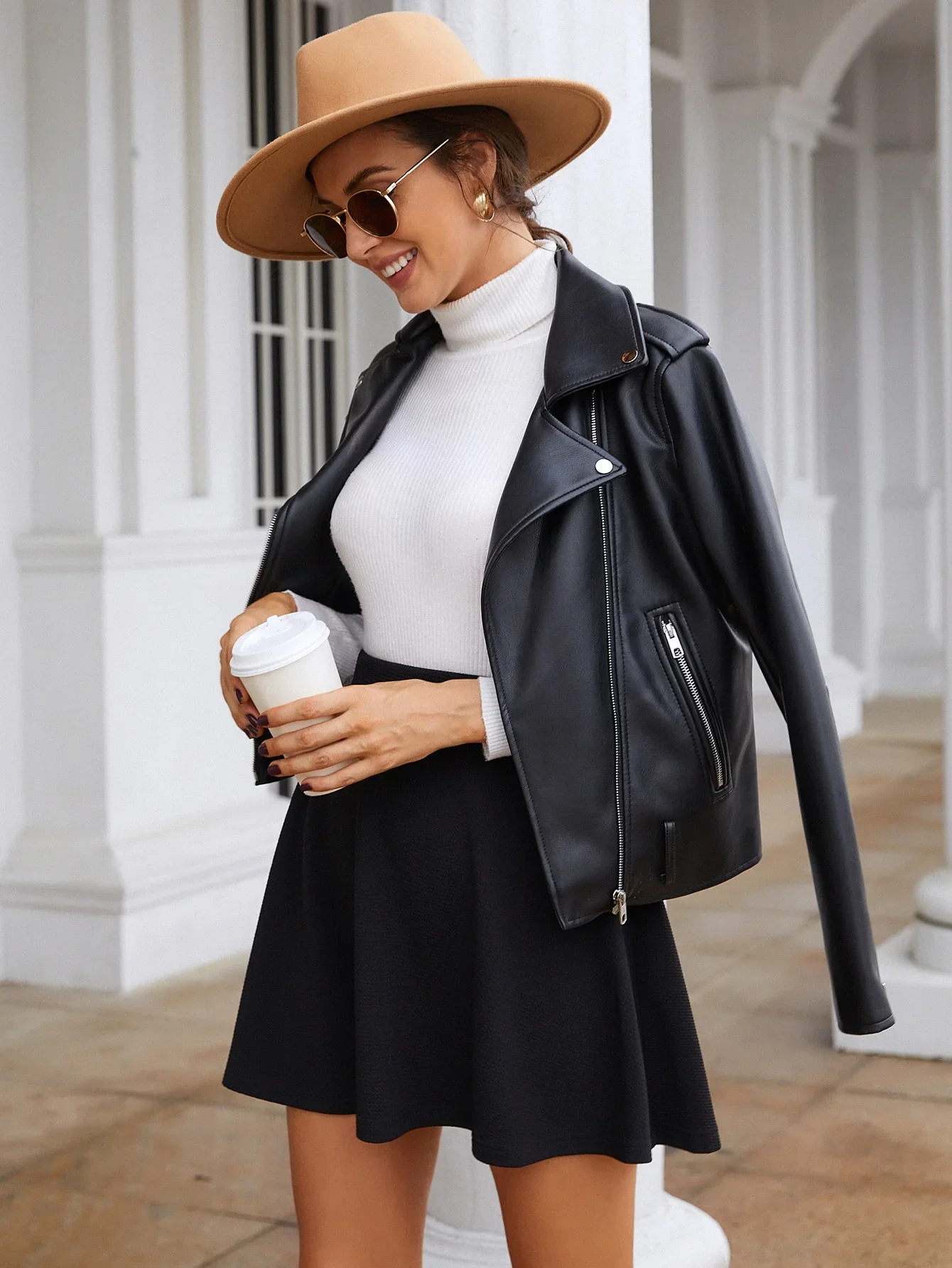 Effen rok, pluizige rok, elastische taille, elastische middentaille, zwarte paraplurok, grote swingrok, korte rok