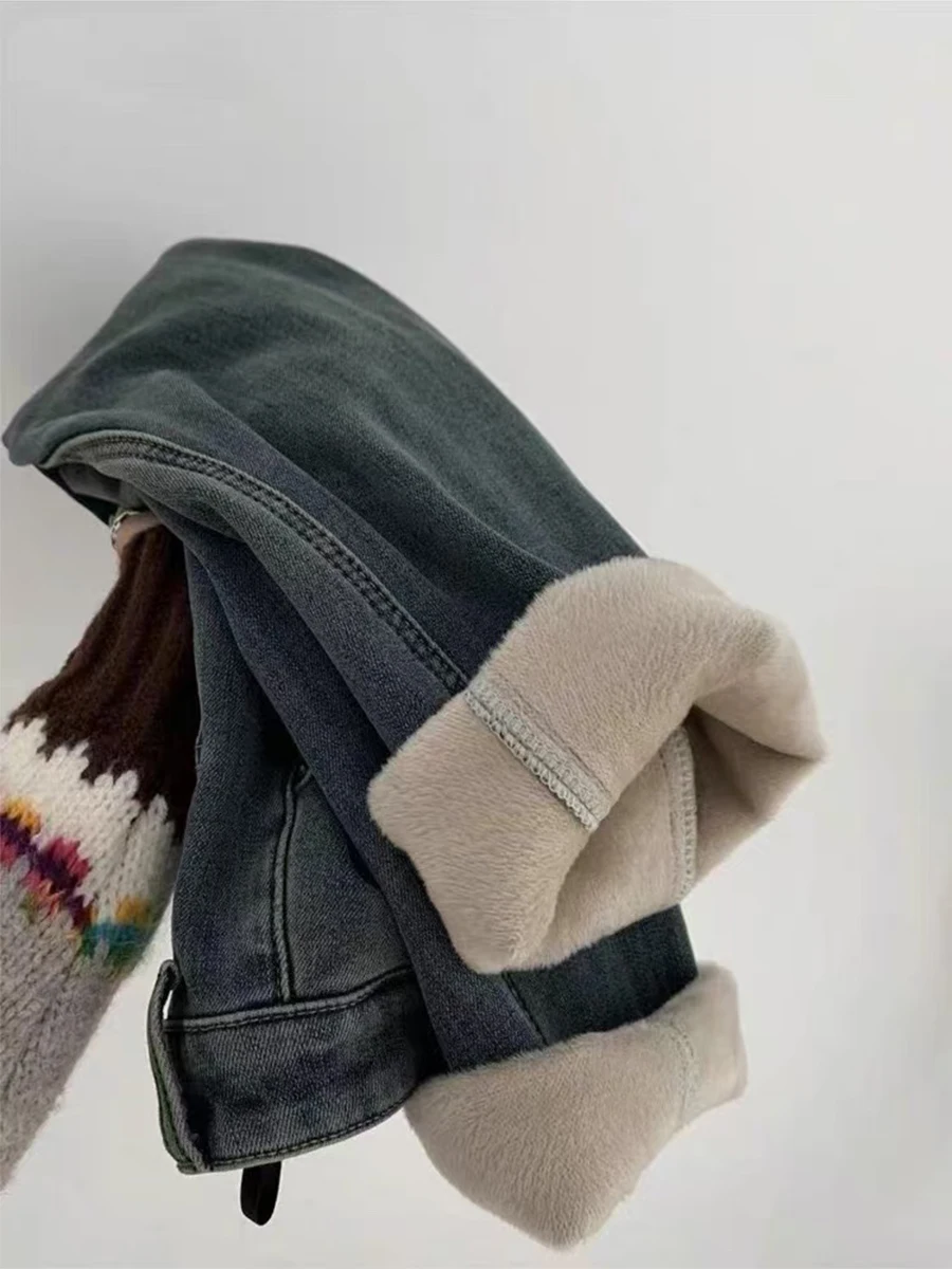 

Джинсы женские зимние больших размеров, на флисовой подкладке, свободные, с высокой талией, прямые, широкие штанины, длинные брюки