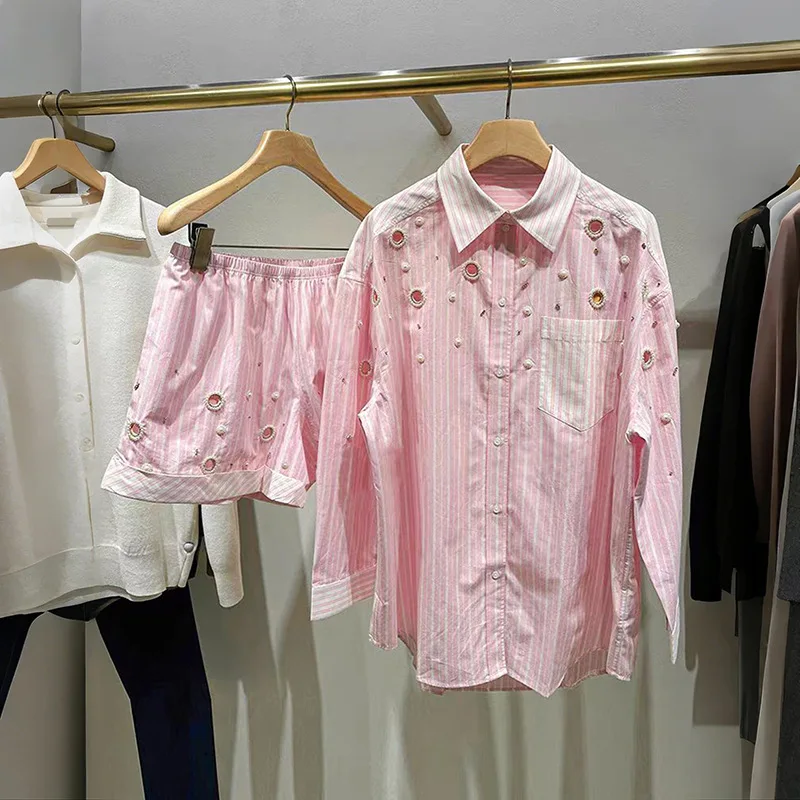 

Niche 2025 spring/summer pink vertical bar heavy industry nail bead circle hollow-out shirt shorts for women