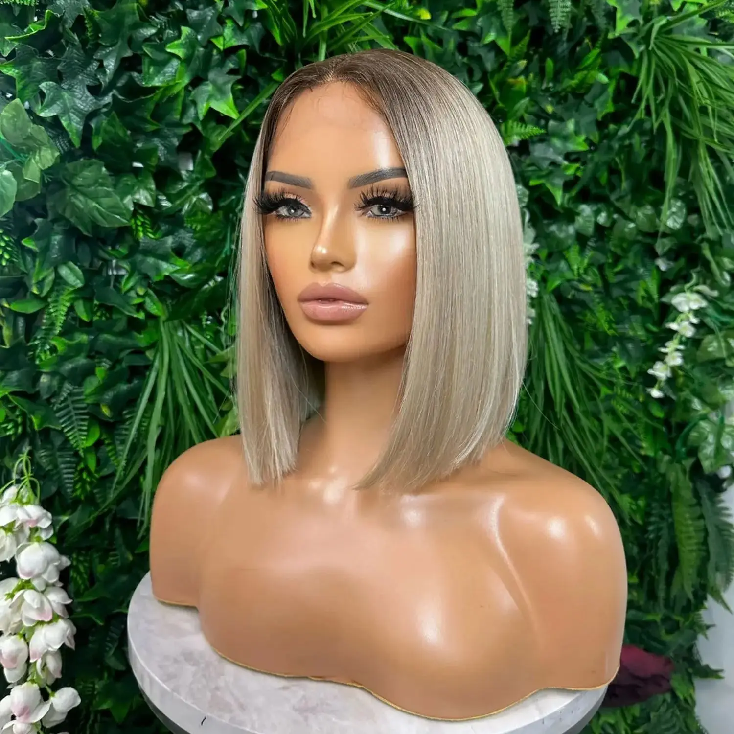 

Короткий синтетический парик Боб для женщин Темно-кореневый блондин Цветной свободный стиль Передний парик шнурка Природный вид Боб Легко носить