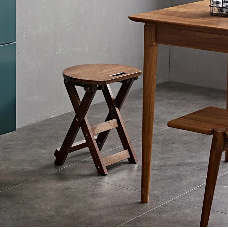

‌ Складной табурет из цельного дерева - складной круглый барный высокий и походный табурет для домашнего использования. Портативная компактная мебель с удобным хранением.