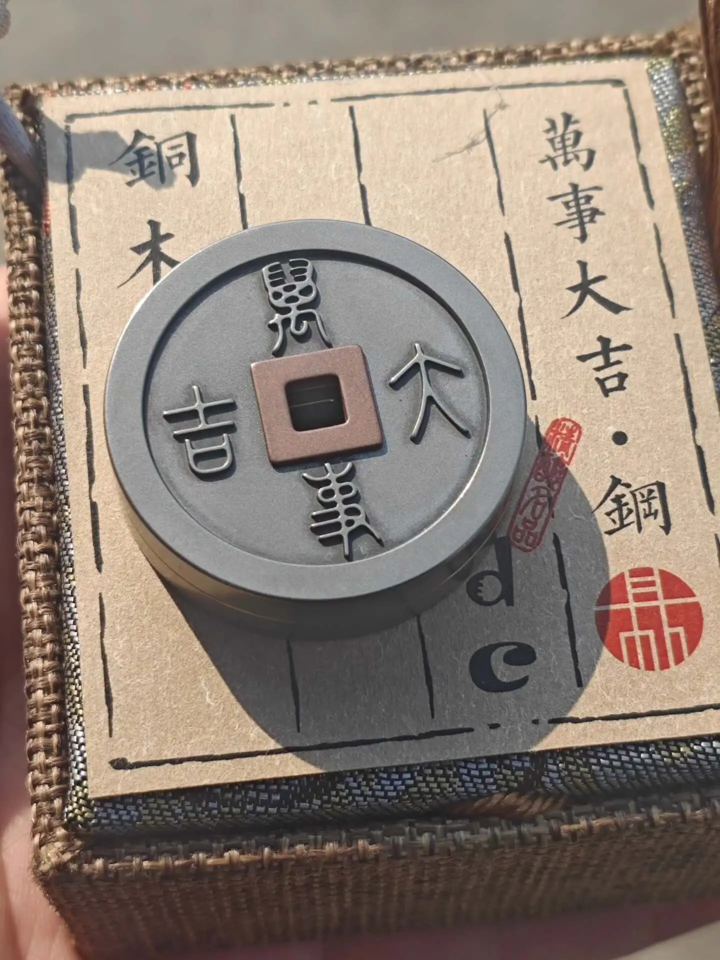 Tongmu creation, Papa coin, push cards EDC, decompression toy