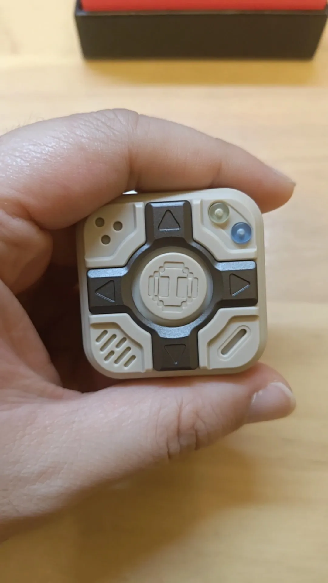 Used EDC YEDC Classic Product PEEK Pig Cube Decompression Toy