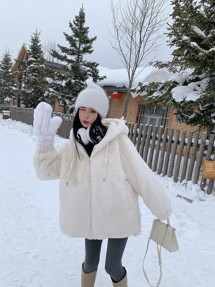 

Пальто из меха кролика Aviva on Earth для женщин, зимнее, с капюшоном, утепленное, из коллекции Earth Store, из меха молочного кролика, антивозрастное