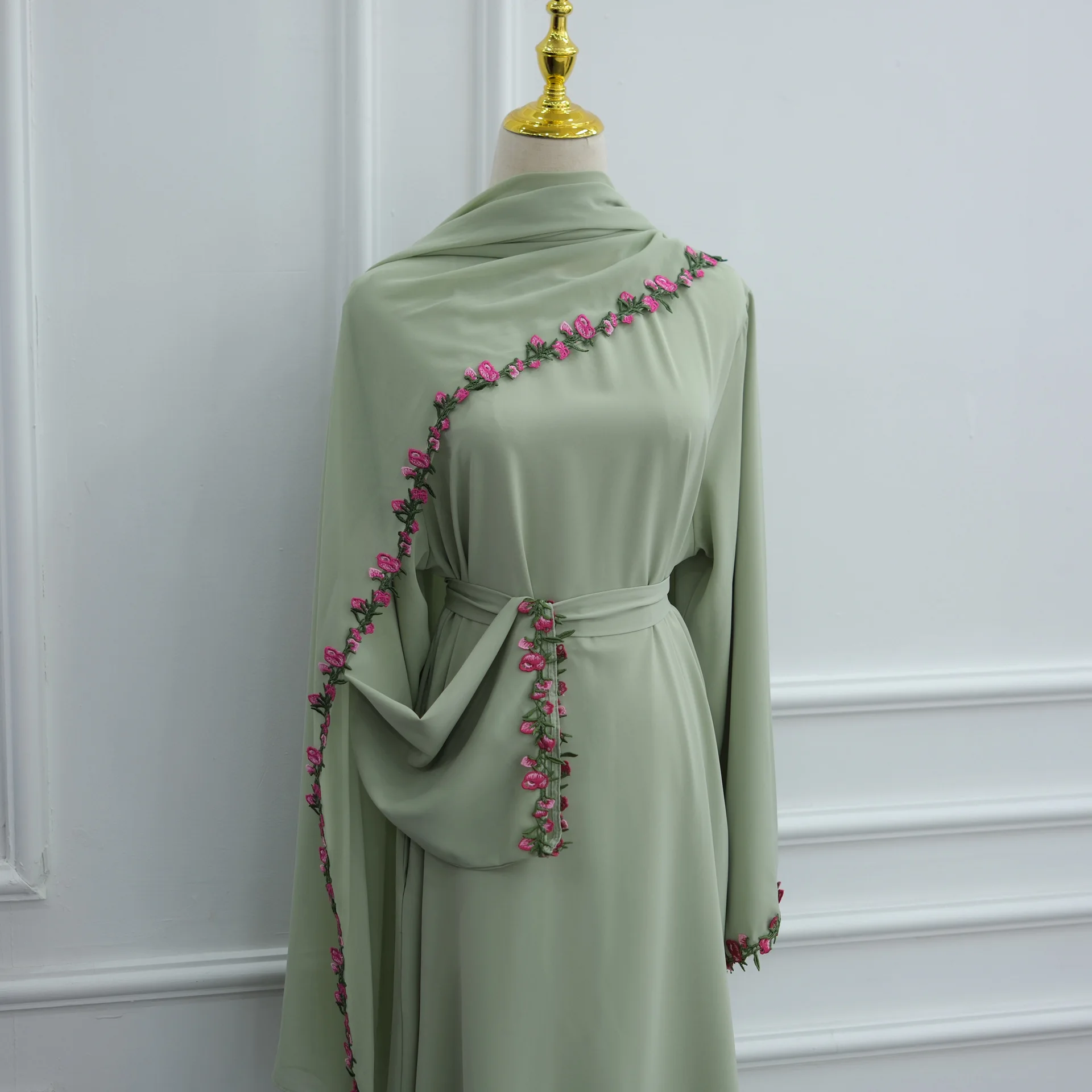 Zahraa Damenkleider Islamische Kleidung Freizeitkleid Spitzenblumen Neues Weiches Nida Geschlossenes Abaya Muslimisches Kleid mit Passendem Hijab – Detail 22
